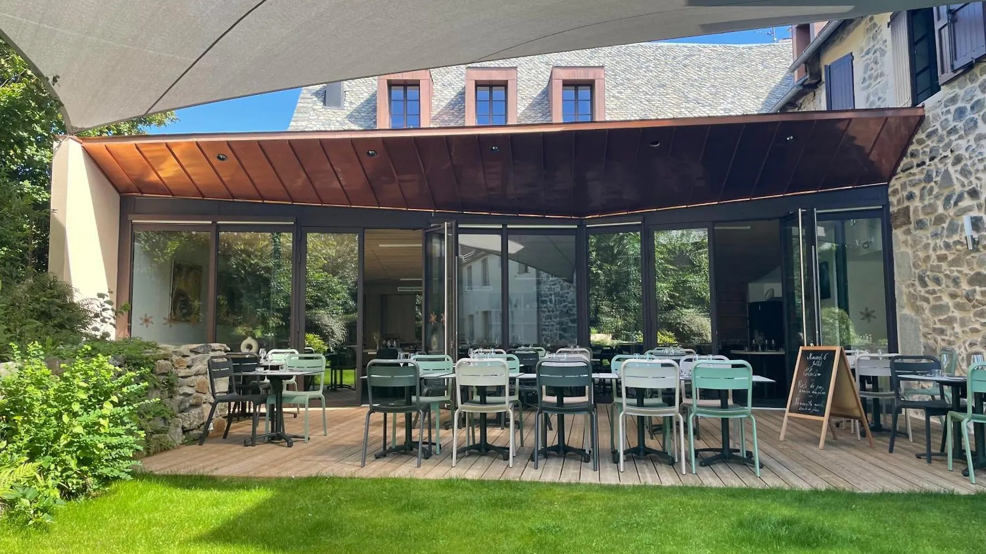 Logis Hotel Restaurant L'Argence Sainte-Genevieve-sur-Argence
